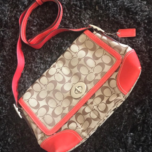 Coach Handbags - Coach Traditional Print Authentic Handbag❤️🌸